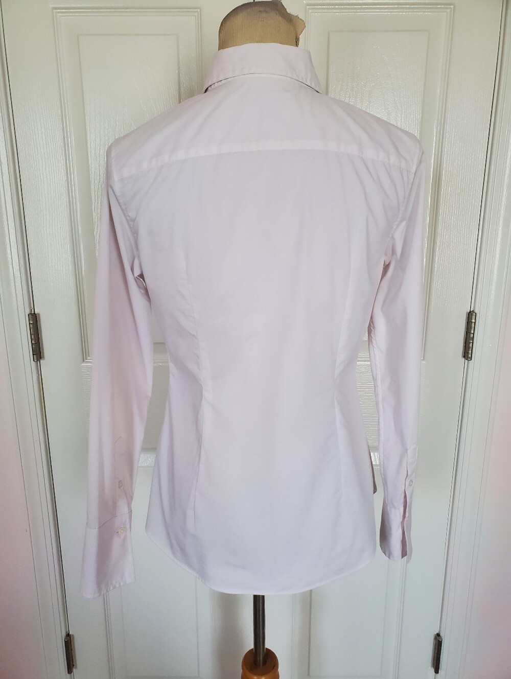 Banana Republic "RileyII" Shirt Designed to Create a Tailored Silhoutte (Size 6) - Picture 8 of 16